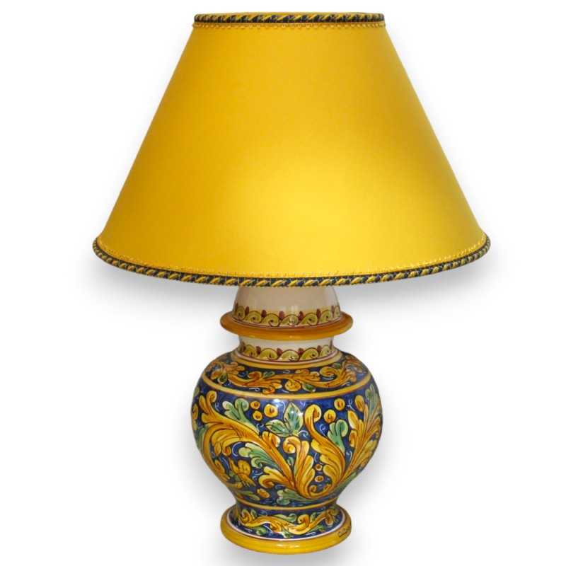 Lampa barokowa z ceramiki Caltagirone - h 55 cm ok. żółta i zielona dekoracja barokowa na niebieskim tle - 