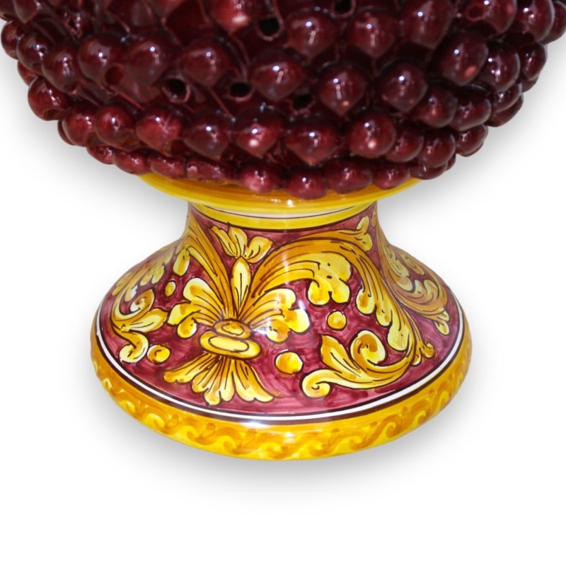 Perforierte Pigna-Lampe aus Caltagirone-Keramik – ca. 45 cm hoch. Bordeaux mit barockem Zierstiel - 