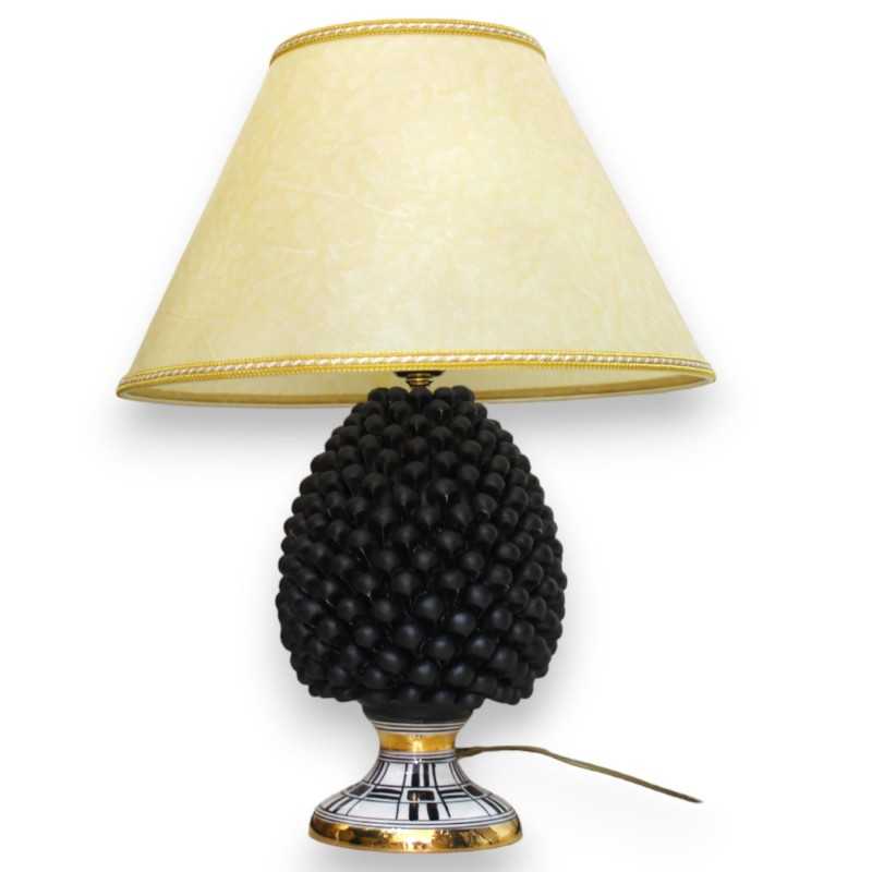 Lampe Caltagirone Pigna, h environ 55 cm. Série ÈLITE, noir satiné avec tige au design moderne, émail or pur 24 carats -