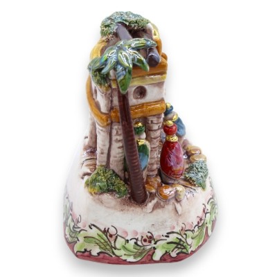Caltagirone ceramic nativity scene in a hut with decorations in 24k pure gold and mother-of-pearl enamel, approx. h20 cm
