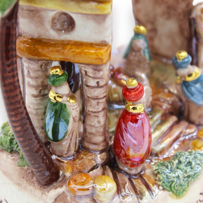 Caltagirone ceramic nativity scene in a hut with decorations in 24k pure gold and mother-of-pearl enamel, approx. h20 cm