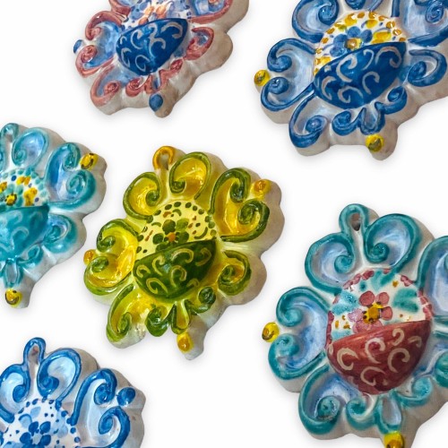 Pila de agua bendita de cerámica siciliana, forma barroca, h 7 x w 7 cm aprox. (1 pieza) con decoración y color aleatori 2