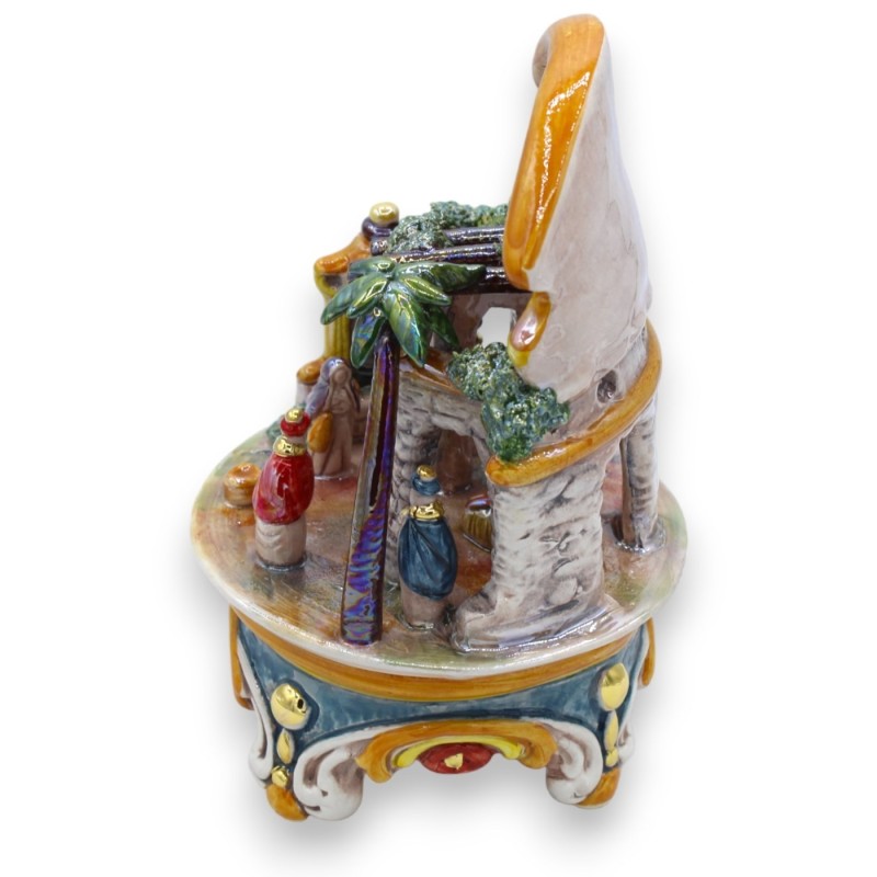 Borgo kerststal h 20 cm ca. Polychromatisch parelmoer email, Caltagirone keramiek, details in 24k puur goud - 