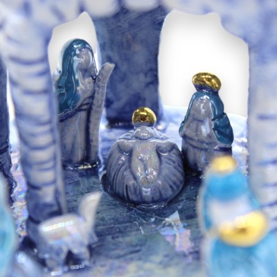 Crèche de Borgo h environ 20 cm Émail nacre bleu antique monochromatique, céramique Caltagirone, détails en or pur 24 ca