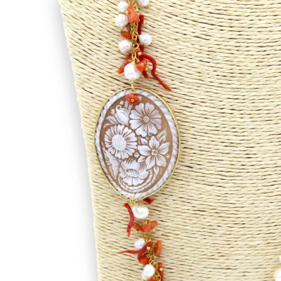 Colar de pérolas naturais - C 85 cm aprox. Com camafeu com motivos florais e bambu coral - 