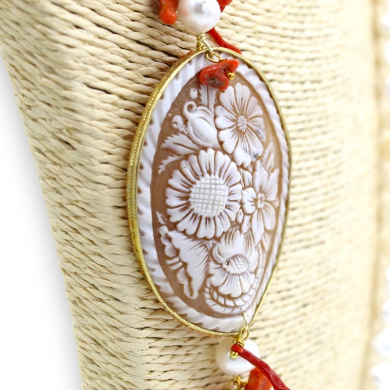 Naturpärlhalsband - L 85 cm ca. Med cameo med blommotiv och bambukorall - 
