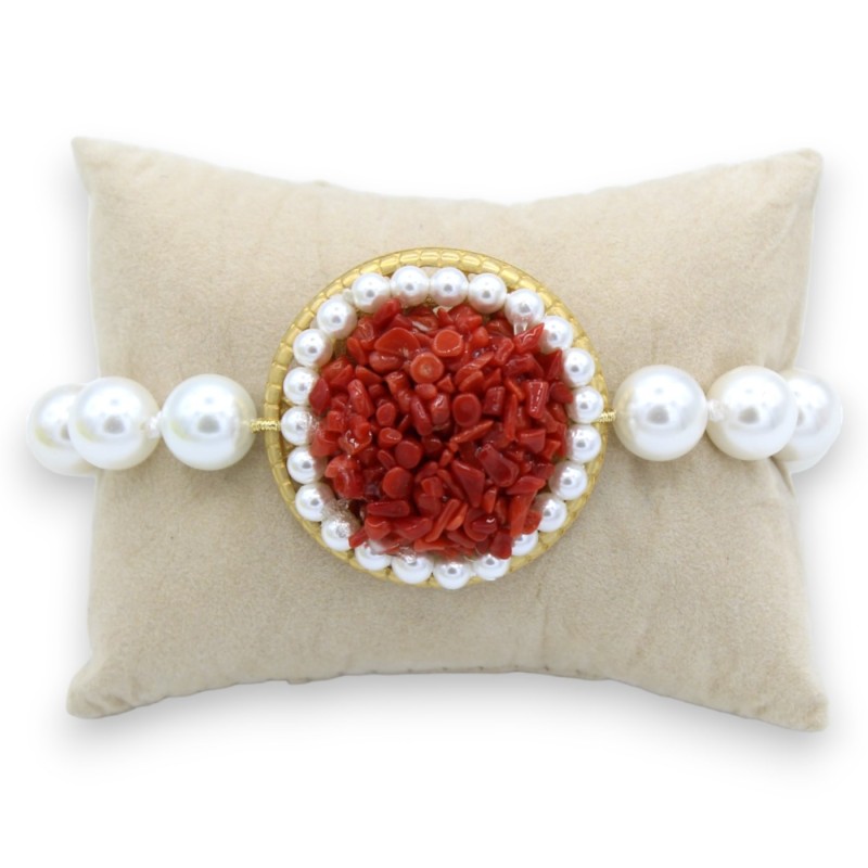 Bracelet de grosses perles naturelles avec médaillon en laiton parsemé de corail de bambou et de perles, L environ 20 cm