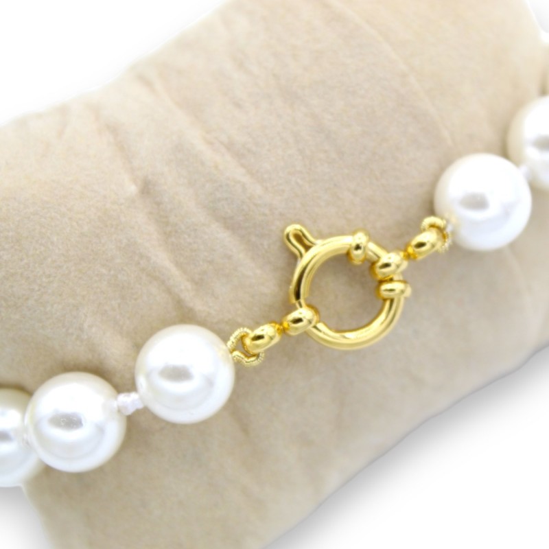 Bracelet de grosses perles naturelles avec médaillon en laiton parsemé de corail de bambou et de perles, L environ 20 cm