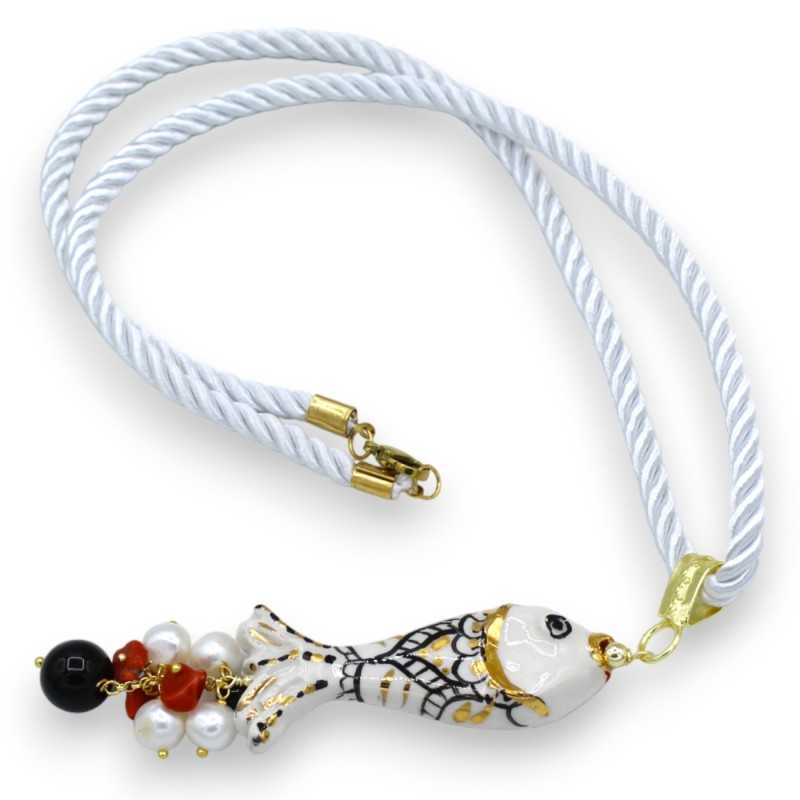 Collana Cordone con pendente in ceramica a forma di pesce, L 30 + 11 cm ca. smalto oro zecchino 24k -