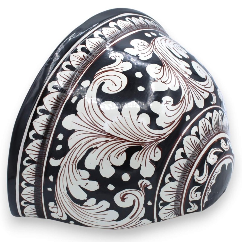Pannier in Caltagirone ceramic, L 35 x h 20 cm approx. White Baroque decoration on a black background - 