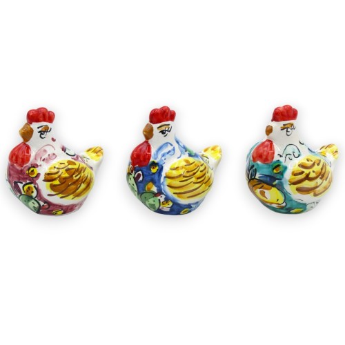 Henne aus Caltagirone-Keramik – H ca. 8 x 7 cm. (1 Stück) mit 3 Farboptionen und zufälliger Dekoration - 
