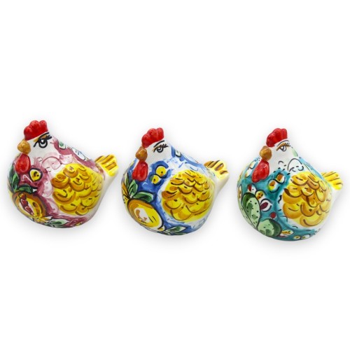 Caltagirone keramische kip - h 11 x 11 cm ongeveer. (1 st) met 3 kleuropties en willekeurige decoratie - 