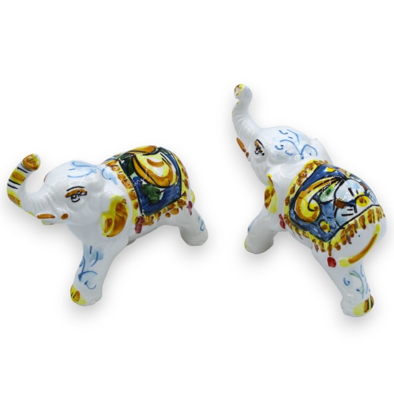 Elefant aus Caltagirone-Keramik, L 13 x H 12 cm, ca. (1 Stück) mit 3 Farboptionen und zufälliger Dekoration - 