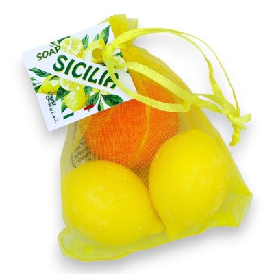Sachet en organza contenant 3 savons végétaux, parfum Citron et Orange, à utiliser également comme marque-place - 