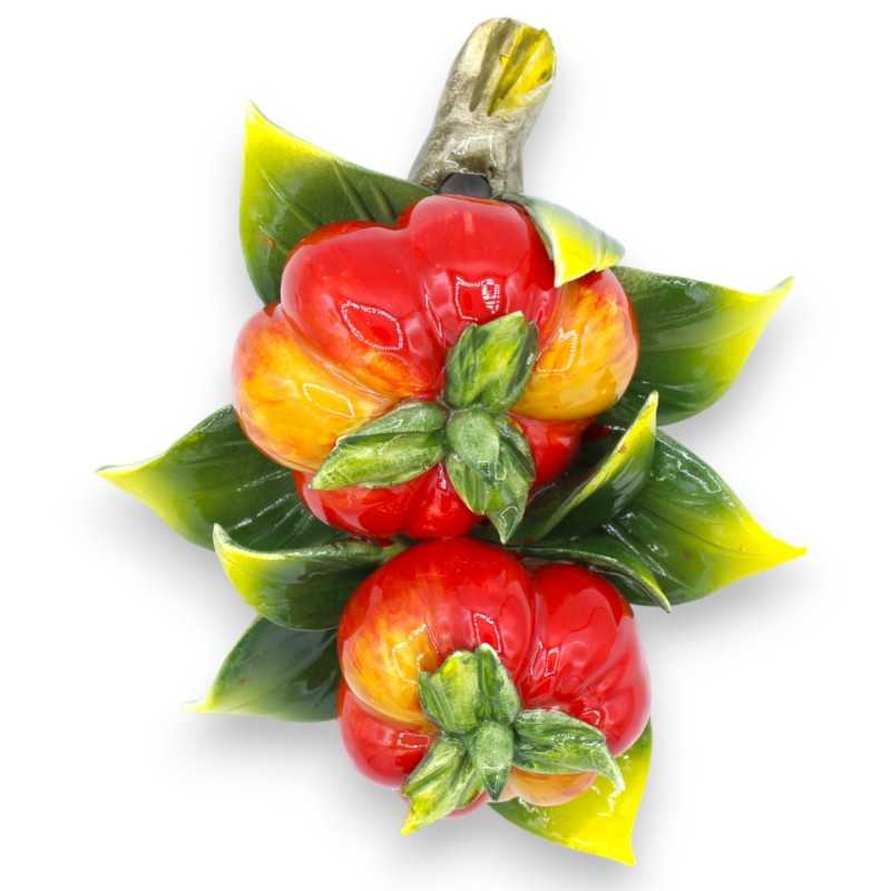 Bündel mit Komposition aus Tomaten und Blättern aus feiner Keramik – H ca. 20 x 15 cm. - 