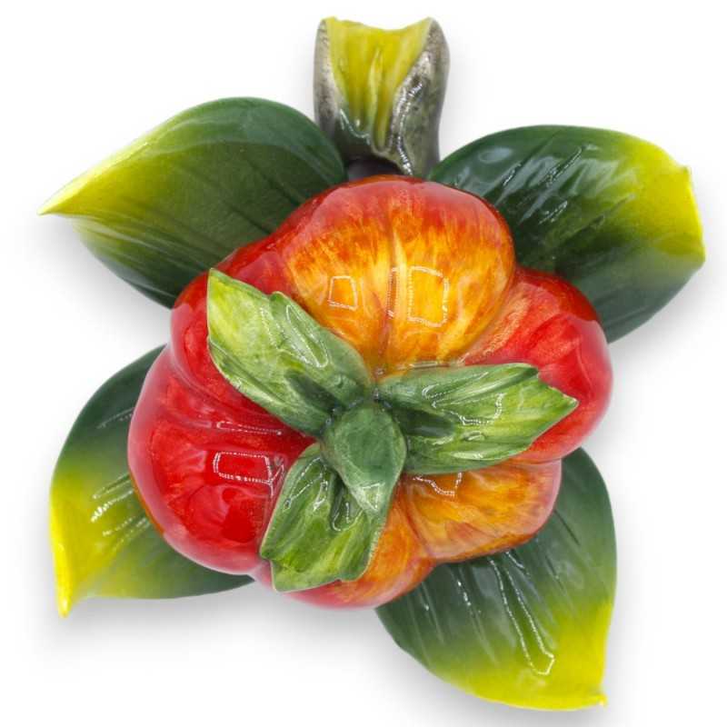 Bündel mit Komposition aus Tomaten und Blättern aus feiner Keramik – H ca. 13 x 12 cm. - 
