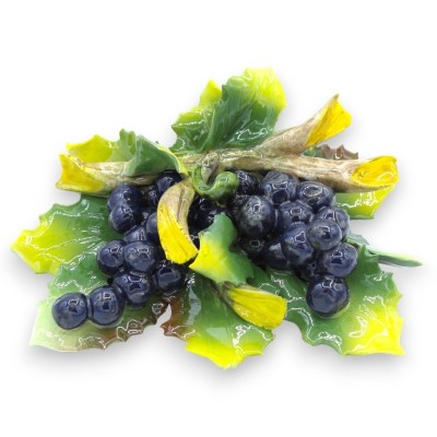 Fascio con composizione di Uva nera, rami e foglie in pregiata ceramica - h 18 x 21 cm ca. - 