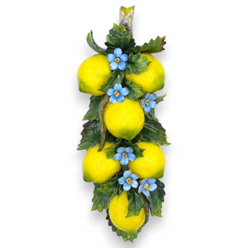 Bundel met compositie van citroenen, bloemen en bladeren in fijn keramiek - ca. h 40 x 15 cm. MD1 - 