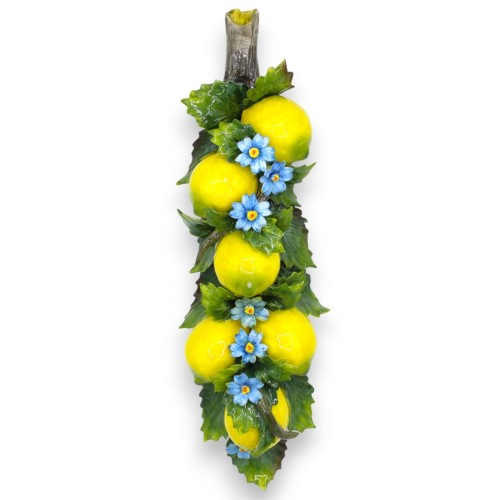 Bundel met compositie van citroenen, bloemen en bladeren in fijn keramiek - ca. h 47 x 15 cm. MD2 -  2