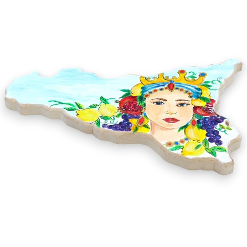 Tábua de madeira em formato de Sicília com laterais chanfradas, também para pendurar, altura 24 cm x largura 35 cm aprox 2