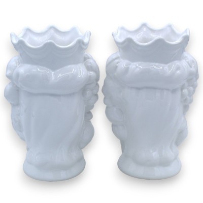 Paire de têtes marron foncé en céramique de Caltagirone - h environ 18 cm Couronne et fruits blancs brillants - 