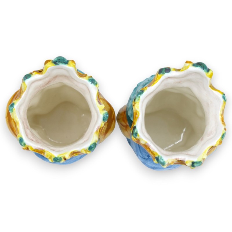 Paar donkerbruine koppen van Caltagirone-keramiek, h ca. 13/14 cm. kroon en tulband MD14 - 