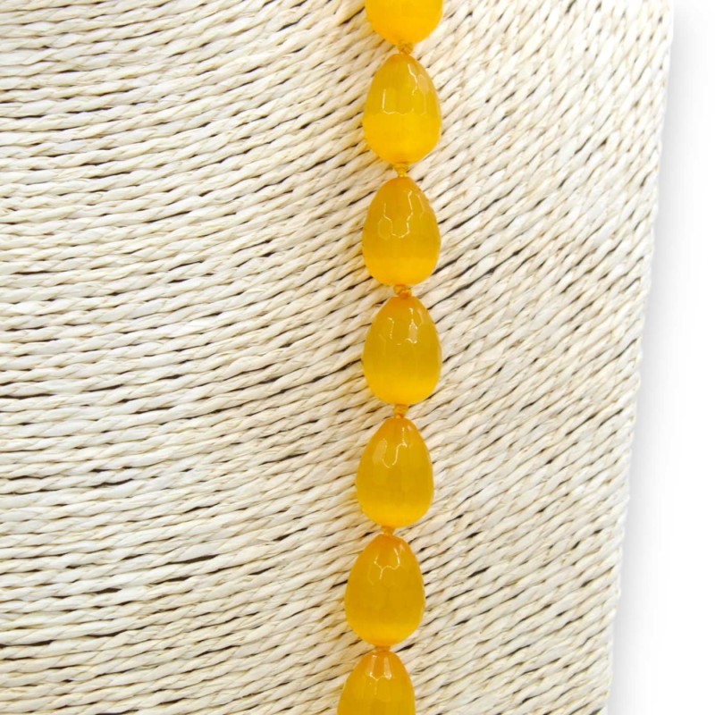 Halsketting met dubbele streng kattenoogsteen, h circa 65 cm. Trio van lavasteentegels met kristallen en majolica - 