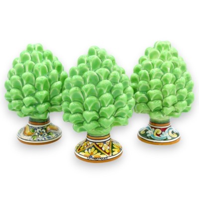 Piña de pino siciliano Caltagirone, altura aprox.15 cm. (1 pieza) Verde claro con tallo decorado - Decoración de tallo a