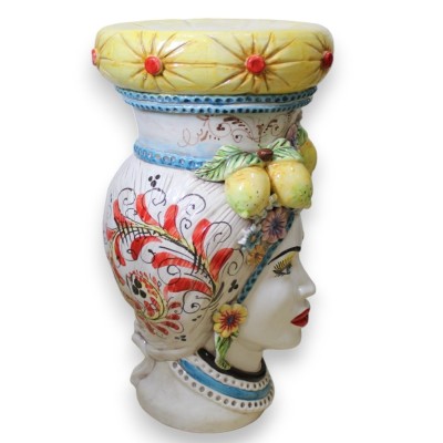 Pouf Testa di Moro Caltagirone Woman - H ca. 55 cm. Mit Applikationen von Zitronen und Blumen, rote Dekoration aus dem 1