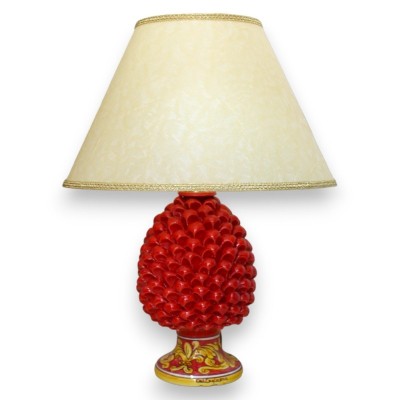 Lampe pomme de pin en céramique Caltagirone H 50 cm environ. Tige rouge à décor baroque sur fond rouge - 