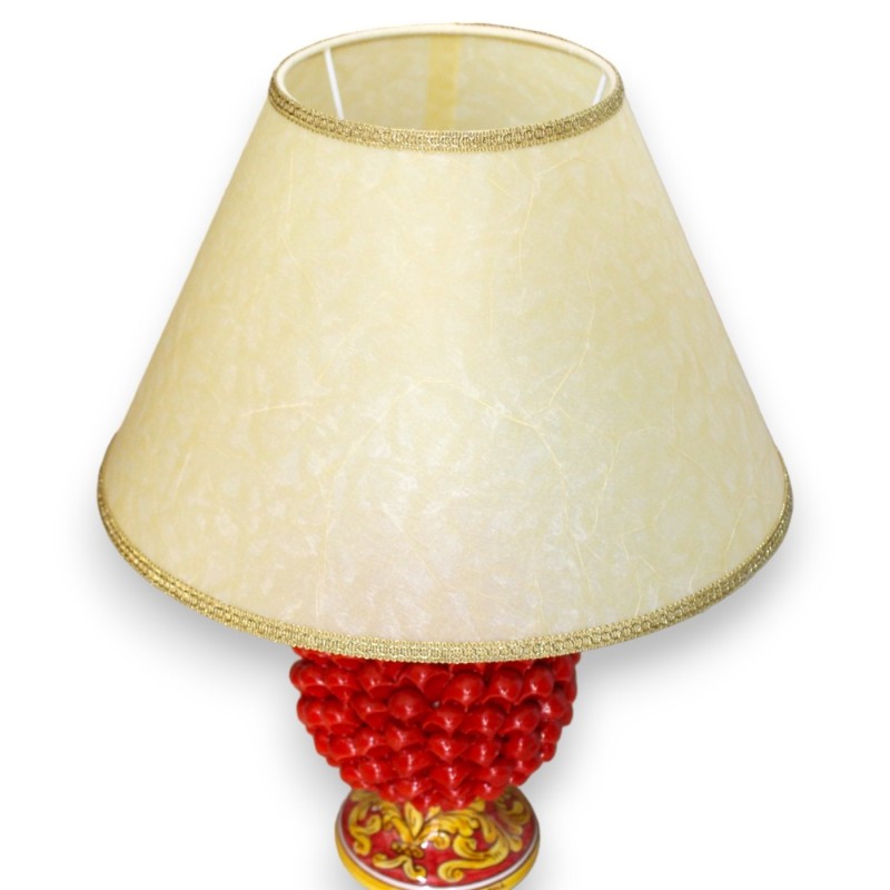 Lampa ceramiczna w kształcie szyszki Caltagirone, wys. 50 cm ok. Czerwona łodyga z barokową dekoracją na czerwonym tle -