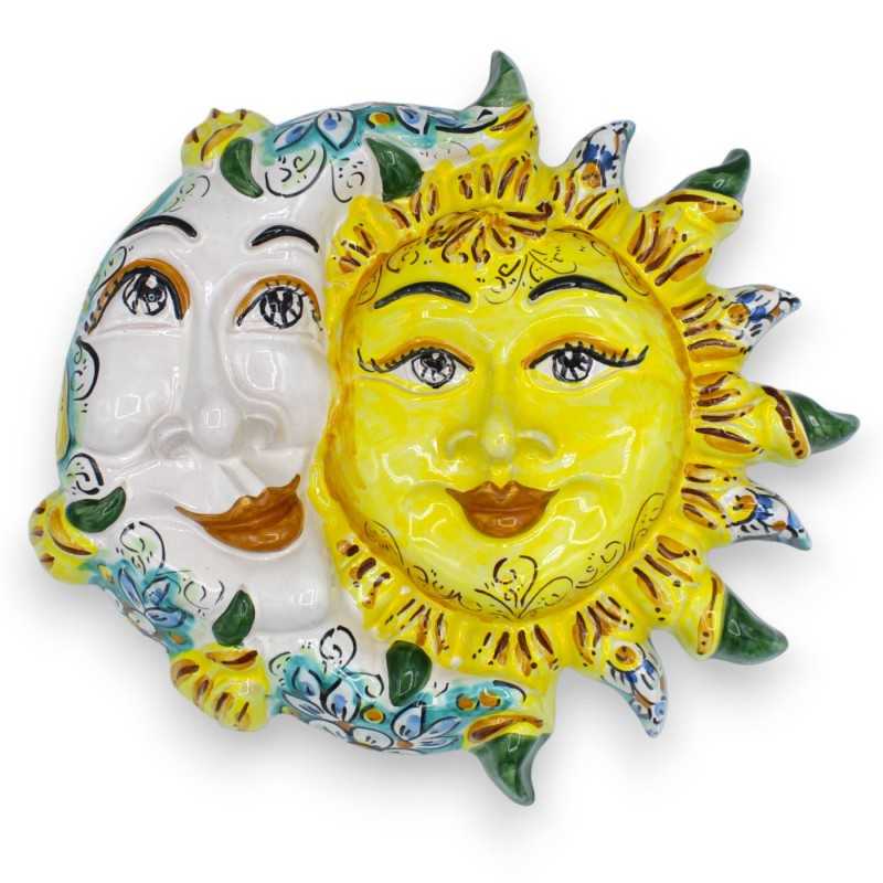 Eclipse, Soleil et Lune en céramique de Caltagirone - h 30 x 30 cm environ. à décor floral sur fond vert de gris - 