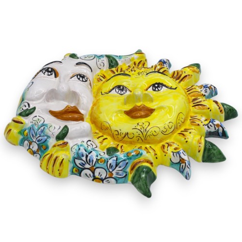 Eclipse, Soleil et Lune en céramique de Caltagirone - h 30 x 30 cm environ. à décor floral sur fond vert de gris -  2