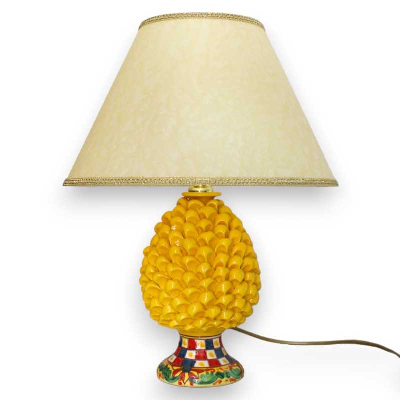 Lámpara de piña de cerámica Caltagirone Al. 50 cm aprox. Tallo amarillo con decoración de carro siciliano. - 