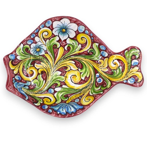 Płaska taca do serwowania ryb z ceramiki Caltagirone, dł. 40 x 30 cm ok. Wielobarwna dekoracja barokowa, bordowe tło - 