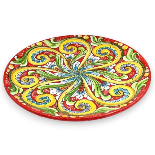 Piatto Ornamentale in ceramica Caltagirone Ø 37 cm ca. decoro barocco e floreale giallo-verde, su fondo rosso -  2