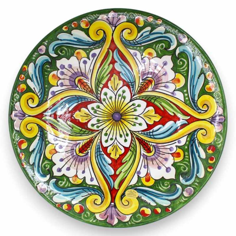 Assiette ornementale en céramique Caltagirone Ø 37 cm env. décoration florale et baroque multicolore, sur fond vert - 