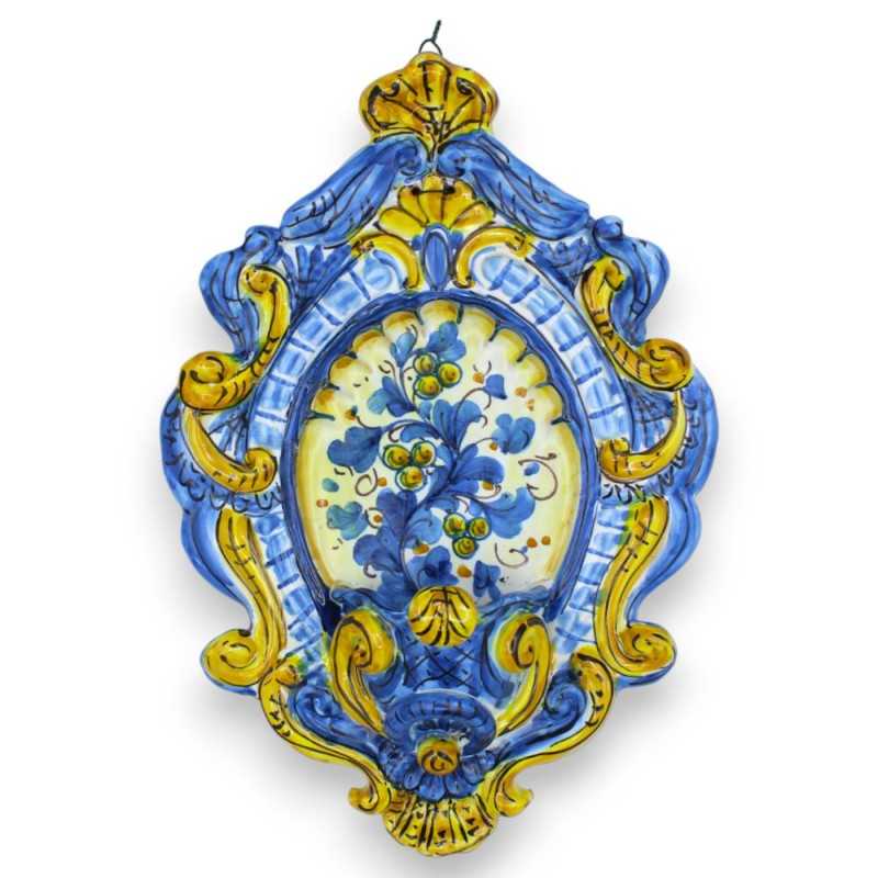 Bénitier sicilien en céramique - h 30 cm x L 20 cm environ. Décor XVIIème et floral sur fond bleu MD5 - 