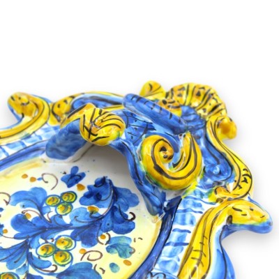 Estufa de cerâmica siciliana - altura 30 cm x largura 21 cm aprox. Século XVII e decoração floral sobre fundo azul - 