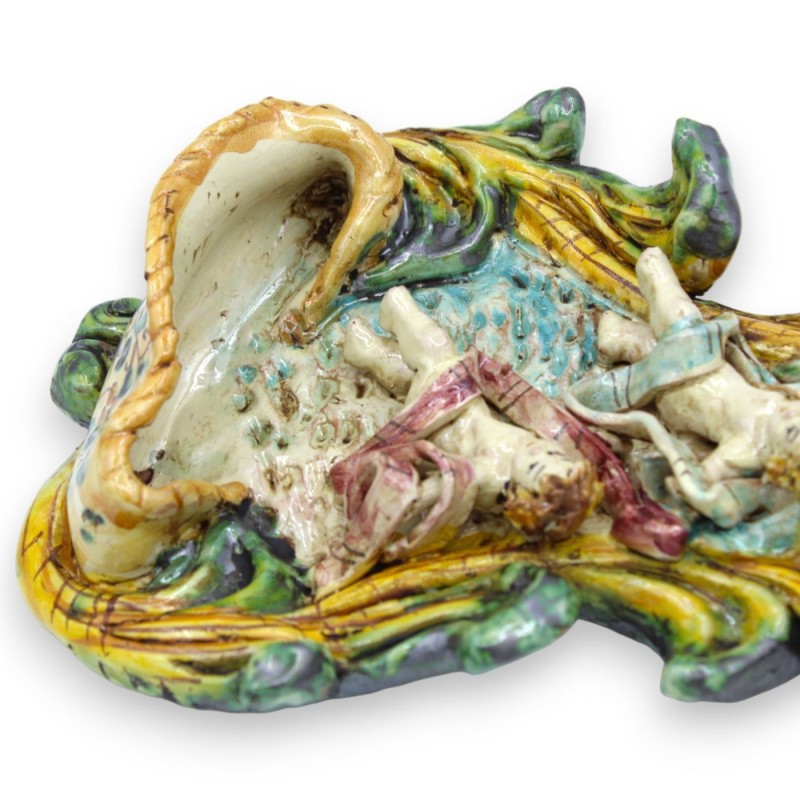 Caltagirone ceramic stoup - h 25 x W 18 cm approx. with applications of cherubs on a yellow-green background - 