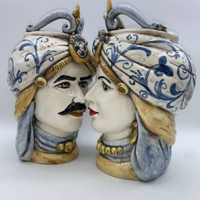 Par de cabezas de Caltagirone marrón oscuro - altura aproximada 25 cm Corona punta con decoración Azul Mod NT - 