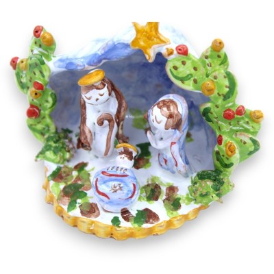 Presepe Artistico in pregiata ceramica, riprodotto in una capanna - L 10 x h 6 cm ca. (1pz) - 