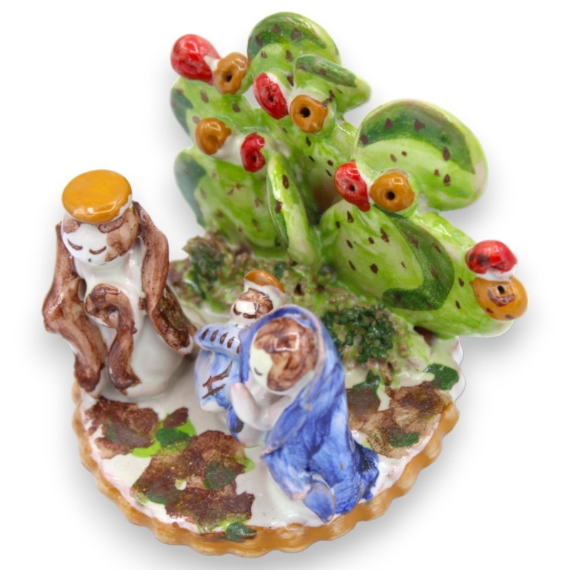 Künstlerische Krippenszene aus feiner Keramik mit Feigenkaktusblättern – L 7 x H 6 cm ca. - 