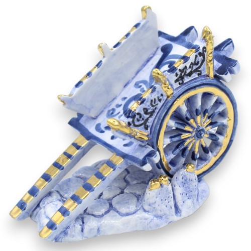 Siciliaanse keramische kar Caltagirone - L 12 x h 10 cm ca. Antiekblauwe achtergrond en details afgewerkt in 24-karaats 
