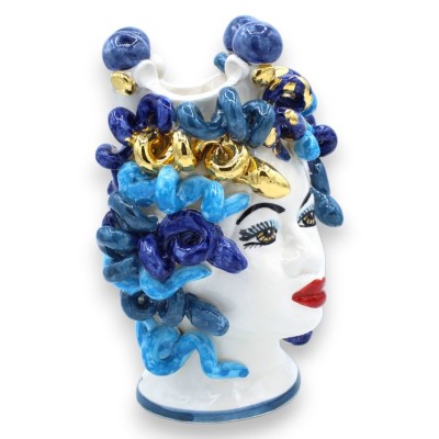 Hoofd van Medusa, mythologische figuur in keramiek van Caltagirone, h ca. 20 cm. 24-karaats puur gouden emaille details 