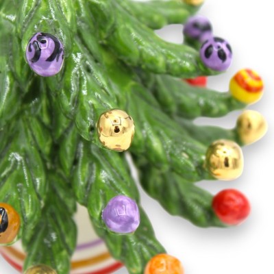 Caltagirone-Keramik-Weihnachtsbaum, Höhe ca. 16 cm Multi-Dekorationskugeln und 24-karätige Emaille-Kugeln aus reinem Gol