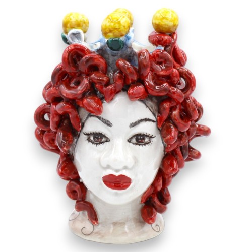 Kopf der Medusa, mythologische Figur aus Caltagirone-Keramik, H ca. 20 cm. Rote Schlangen auf antikweißem Hintergrund - 