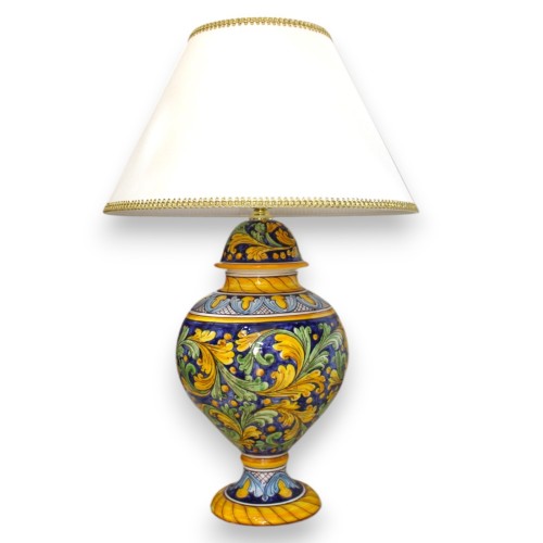 Lampe baroque à tige décorée, céramique sicilienne, environ h 70 cm. Décoration baroque verte et jaune sur fond bleu - 