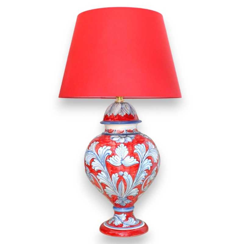 Lume barocco con gambo decorato, ceramica Siciliana, h 70 cm ca. Decoro barocco turchese su fondo Rosso - 