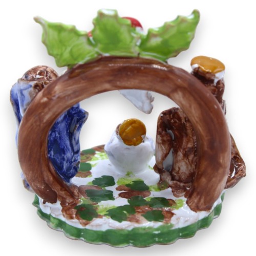Konstnärlig julkrubba i fin keramik - L 7 x h 8 cm ca. med gren och mistel -  2